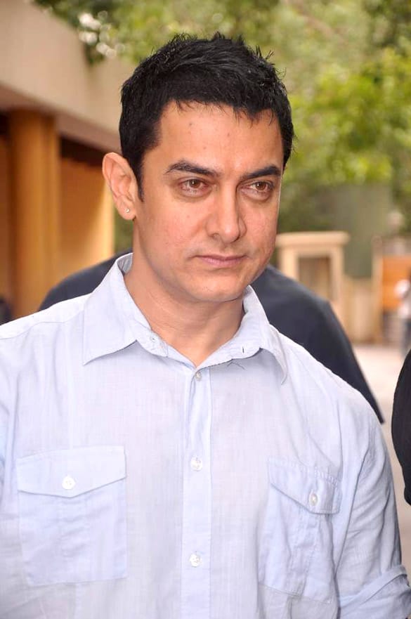 Age Is Just A Number: STYLE Yourself Like Aamir Khan To Look Younger Naturally - 1