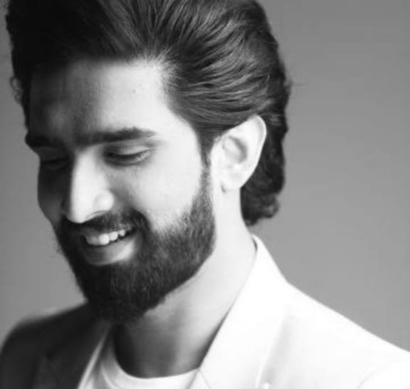 Amaal Malik Looks Very Cool In Long Hair: See Picture - 1