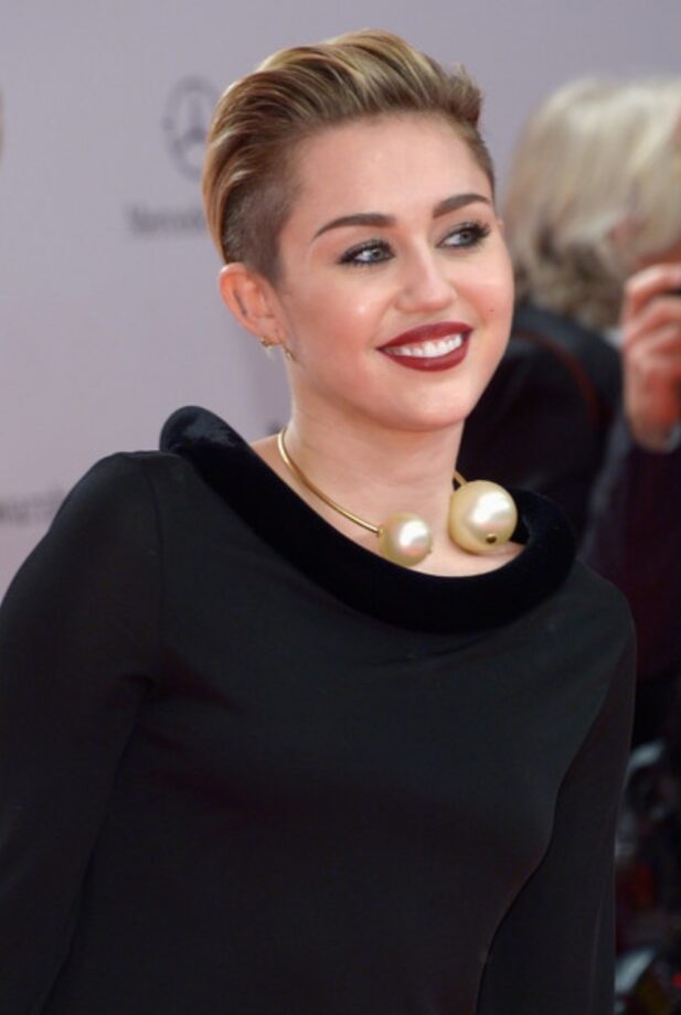 Ariana Grande, Miley Cyrus And Avril Lavigne: Best Jewellery Looks Of Hotties Of Hollywood - 2