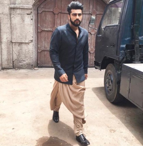 Arjun Kapoor In Dhoti Pant Looks Stylish And We Just Can’t Get Over These Astonishing Pictures - 0