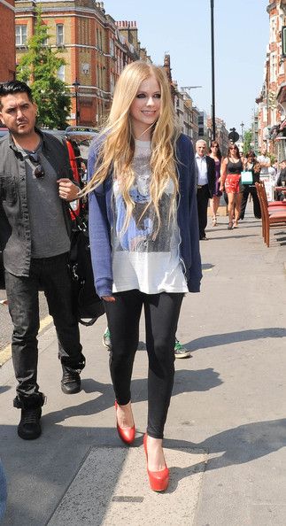 Avril Lavigne Looks Gorgeous In her Street Style Outfits - 0