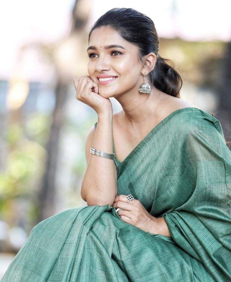Beautiful Actress Vani Bhojan Looked Stunning In Saree, See Picture - 2