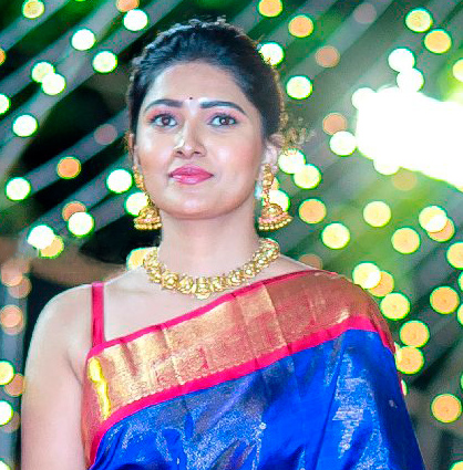 Beautiful Actress Vani Bhojan Looked Stunning In Saree, See Picture - 3