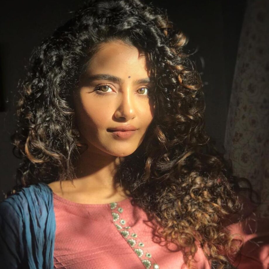 Best Curly Hair Ideas To Take From Anupama Parameswaran  - 2