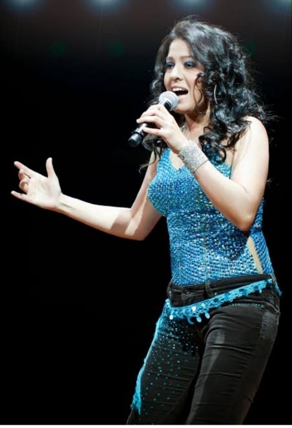 Best Looks Of Sunidhi Chauhan From On-Stage Performances - 1