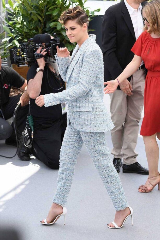 Blue Trouser Looks Of Kristen Stewart Are Here - 1