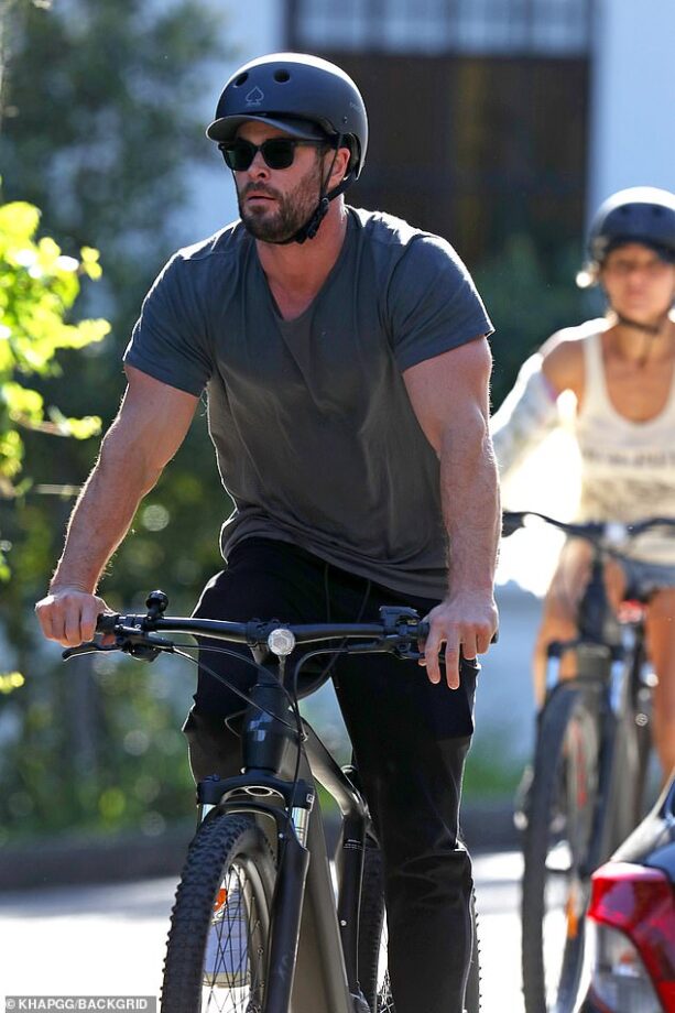 Chris Hemsworth With Elsa Pataky Looks Stunning While Cycling: Check Out - 0