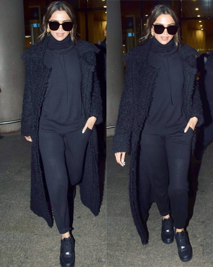 Deepika Padukone Is A Fan Of Turtle Neck & These Pictures Are Proof About It - 3