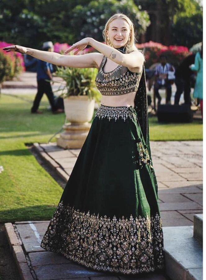 Elegant Looks Of Sophie Turner In India Ethnic Wear - 3