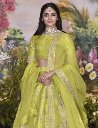 From Aishwarya Rai To Sonam Kapoor: Celebs Who Showed Their Love For Ethnic Neon Outfit - 2