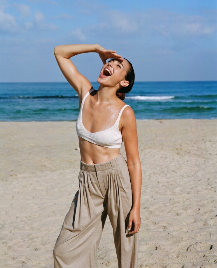 Gal Gadot Looks Smoking Hot In Beach Outfit, Have A Look - 0