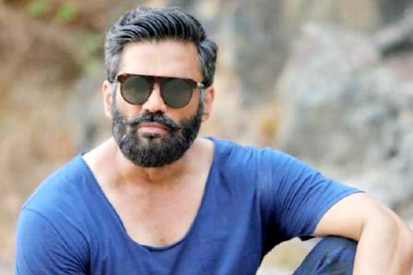 Get Hot Looks In A Man Bun Like Suniel Shetty, Riteish Deshmukh, And Shahid Kapoor - 2