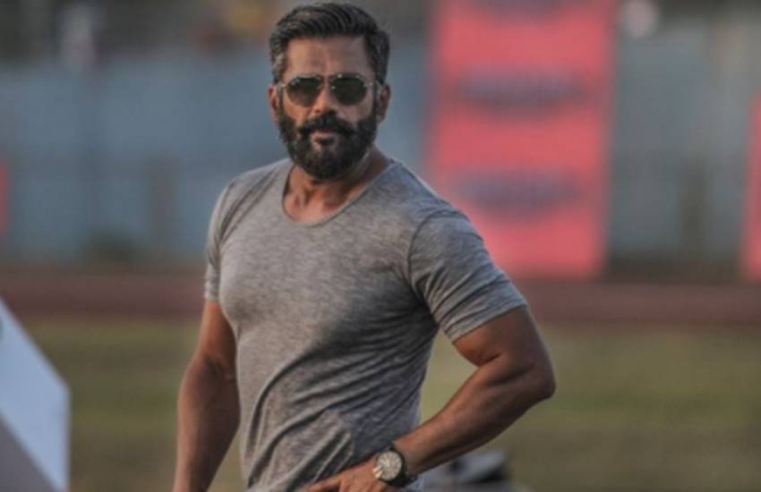 Get Hot Looks In A Man Bun Like Suniel Shetty, Riteish Deshmukh, And Shahid Kapoor - 3