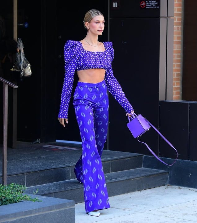 Hailey Baldwin To Gigi Hadid: Hollywood Hotties Proving Crop Tops With Long Sleeves Is Turning Your Head For - 3