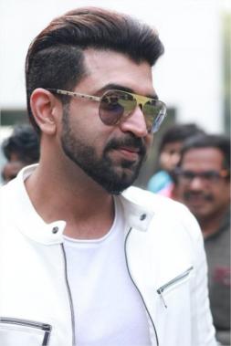 Have A Look At Tollywood Actor Arun Vijay’s Hot Side Profiles - 2