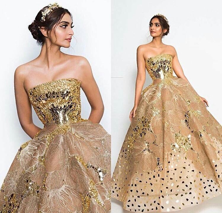 Here’s The Top 3 Glamorous Ball Gown Looks Of Sonam Kapoor That Will Stun You - 2