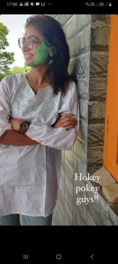 Hokey Pokey guys: Sriti Jha’s unique Holi celebration will make your hearts go aww - 0