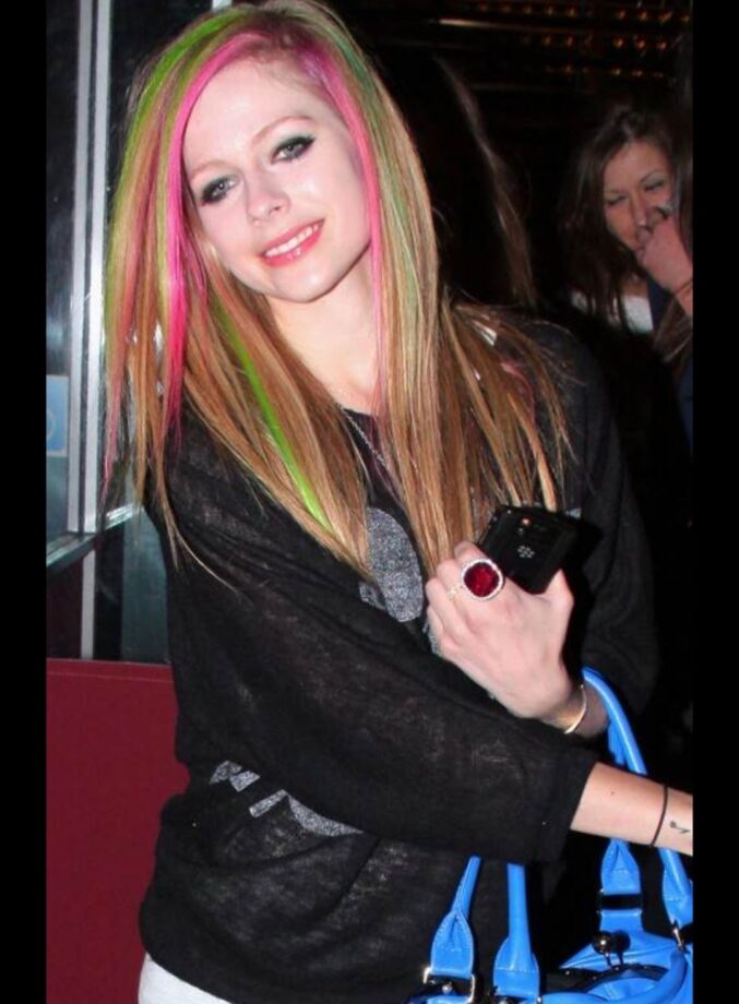 Hollywood Singer Avril Lavigne Looks Gorgeous In Oversized Outfits - 1