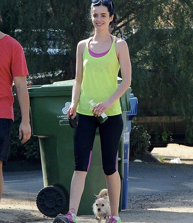 Hotness Alert !!Krysten Ritter Vs Emmy Rossum: Who Looked Super Hot In Gym Wear? Vote Here - 3