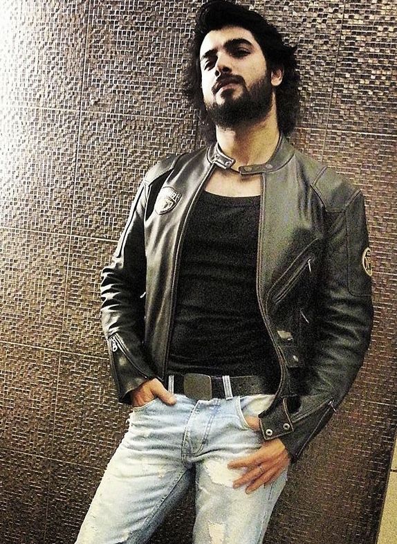 Hotness alert!! Sharad Malhotra looks striking hot in jacket looks, fans feel the heat - 0