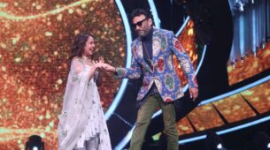 Indian Idol Season 12: Neha Kakkar and Jackie Shroff dance on the iconic song Tera Naam Liya