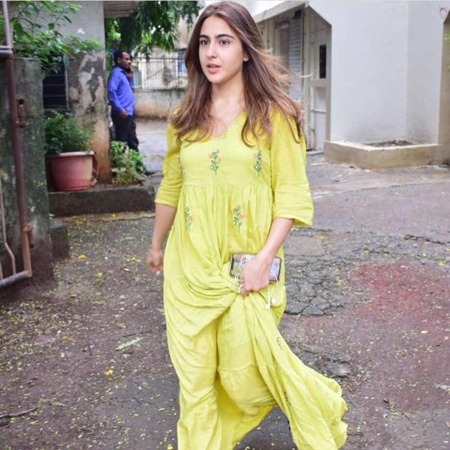 Inspiring Looks From Janhvi Kapoor To Katrina Kaif For Easy Breezy Kurta For Airport Looks - 4