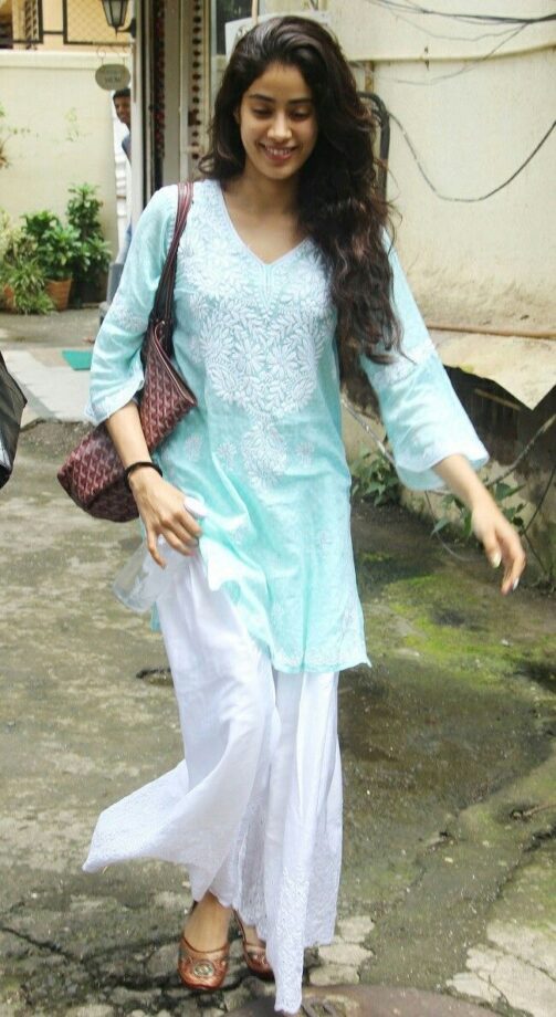 Inspiring Looks From Janhvi Kapoor To Katrina Kaif For Easy Breezy Kurta For Airport Looks - 0