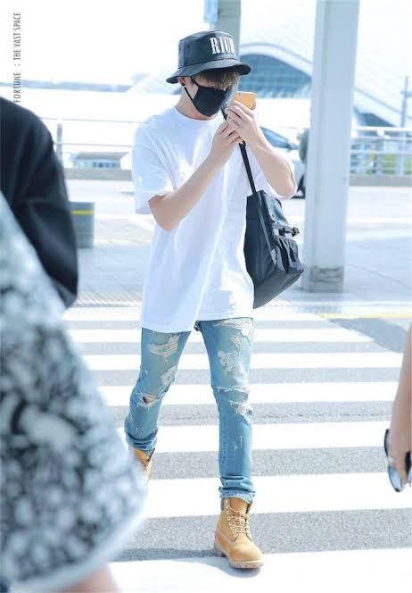 International Crush BTS Jungkook Looks Just Perfect In Casuals: Take A Look - 1