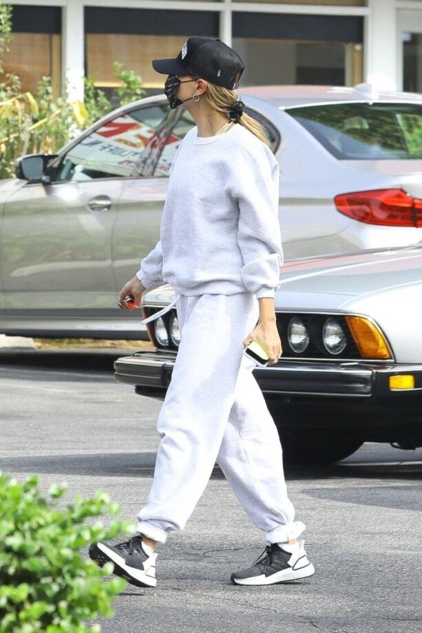 Jennifer Lopez Vs Hailey Baldwin Vs Kylie Jenner: Who Wore The Tracksuit To Perfection? - 8