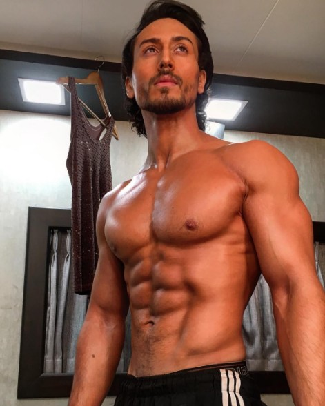 John Abraham Vs Tiger Shroff Vs Vidyut Jamwal: Which Indian Star Has Best Shirtless Muscular Body? Vote Now - 1