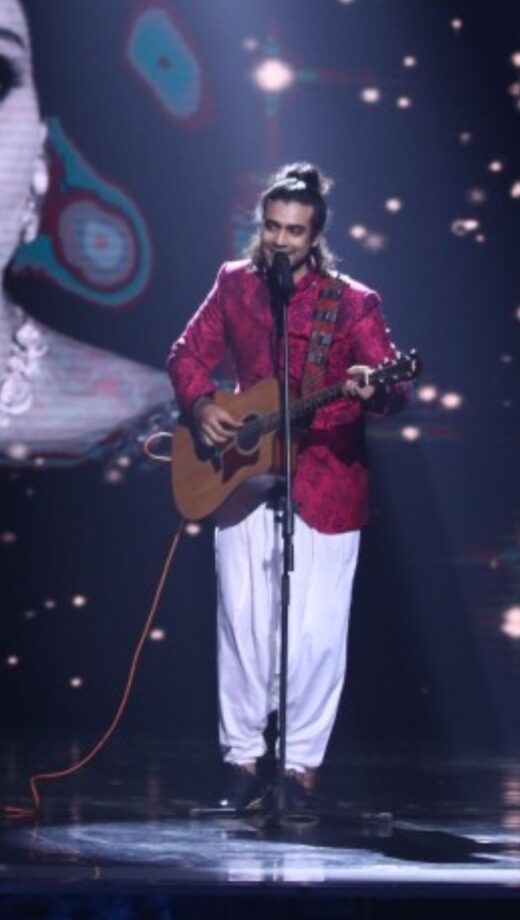 Jubin Nautiyal Looks Stunning In Traditional Wear - 1