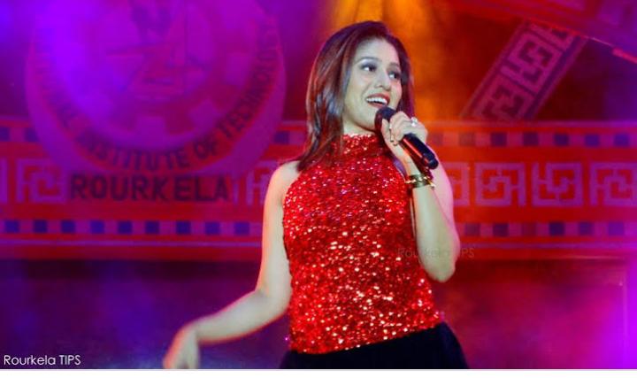 Kanika Kapoor, Sunidhi Chauhan, Shreya Ghoshal, Neha Kakkar, Monali Thakur: Top 5 Highest Paid Bollywood Female Singers Of All Times - 4