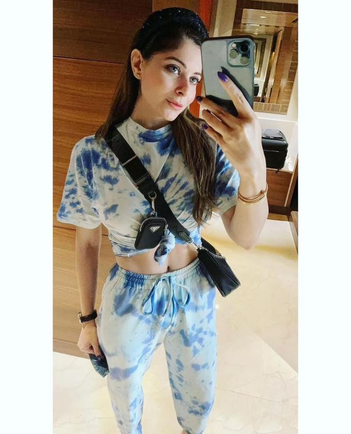 Kanika Kapoor’s Pretty Looks In Tie-Dye Set - 2