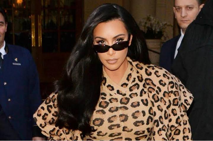 Kim Kardashian VS Kylie Jenner VS Kourtney Kardashian VS Kendall Jenner: Who Rocked The Animal Print Outfit Flawlessly? - 1