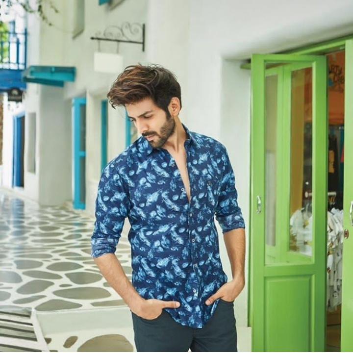 Knockout Looks Of Kartik Aaryan In Printed Shirt, Fans Can’t Stop Melting - 3