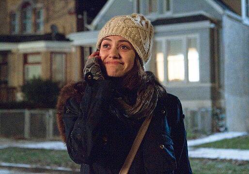 Looks Of Emmy Rossum In Beanie, See Pictures Here - 4