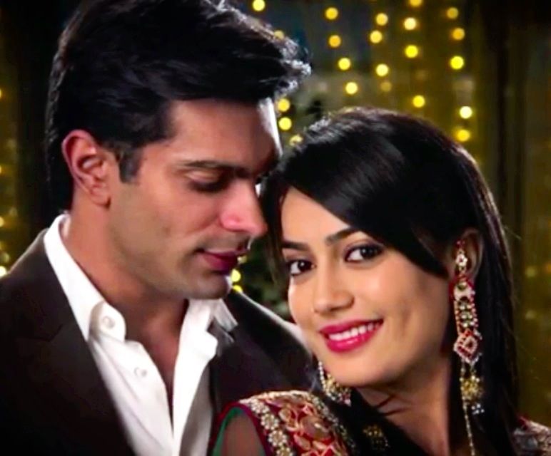 Major Throwback!! Karan Singh Grover As Asad And Surbhi Jyoti As Zoya In Qubool Hai, Passionate And Fascinating Looks, See Here - 2