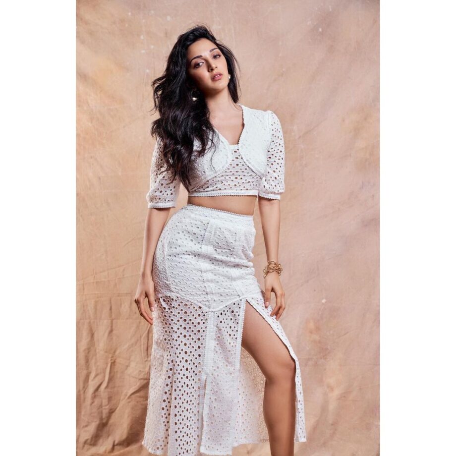 Major Throwback!! Kiara Advani In Two Piece Set White Hue: She Knows To Nail That Look, Fans Are In Love - 2