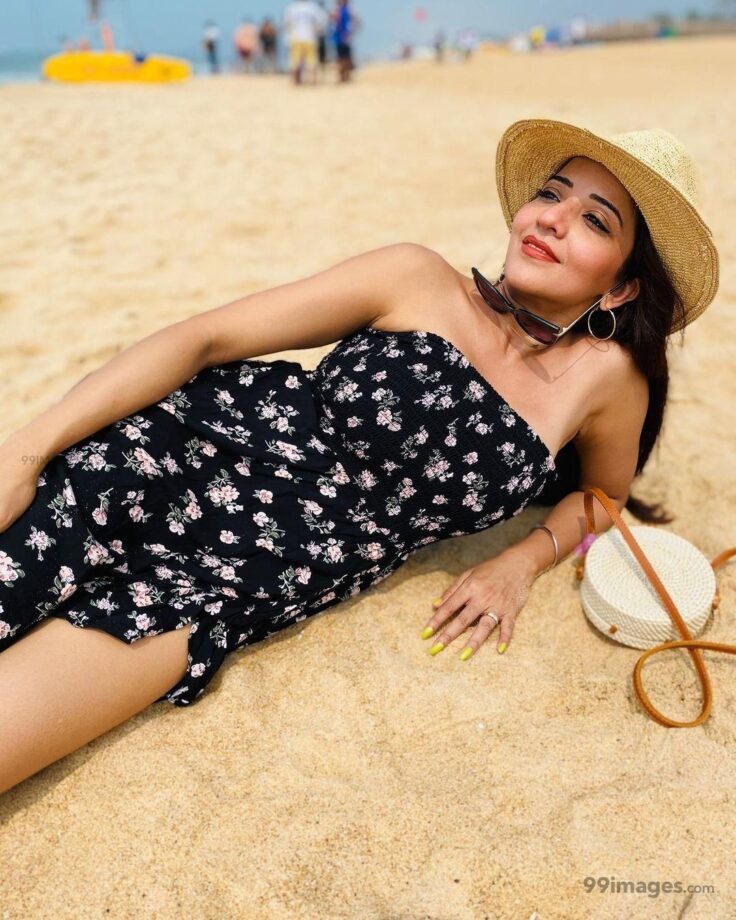 Monalisa Aka Antara Biswas Breezy And Soothing Look Is Perfect For Beach Holidays - 0