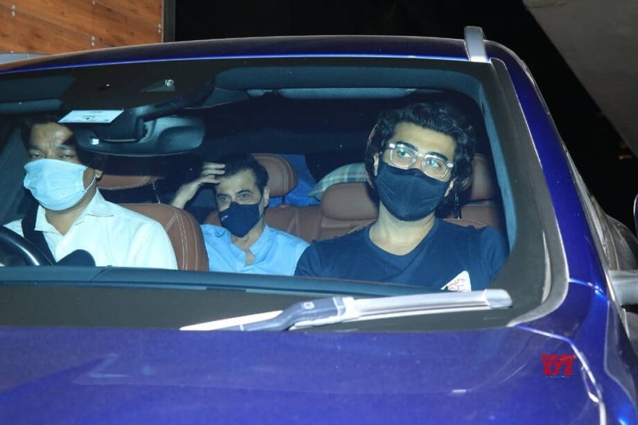 Party Time: Arjun Kapoor, Malaika Arora, Karan Johar, Karisma Kapoor, Gauri Khan get together for a crazy party - 1