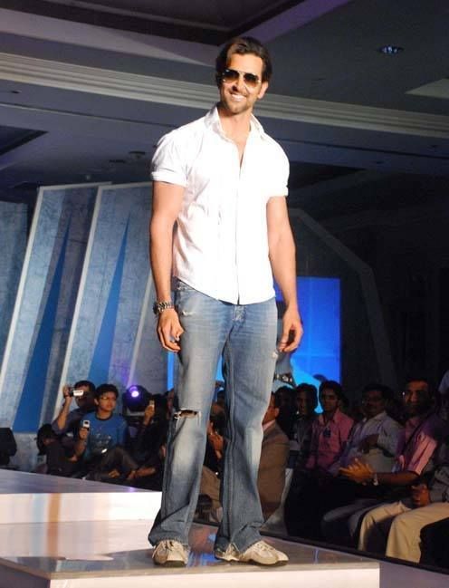 Ranveer Singh To Hrithik Roshan: Inspiring Netizens To Look Cool In Casual Attire - 3