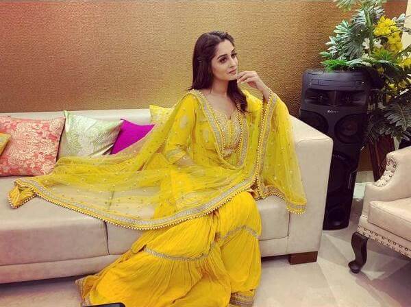 Rashami Desai, Dipika Kakar, and Adaa Khan: Top Actresses Who Look Glamorous In Yellow Outfits, See Pictures - 2