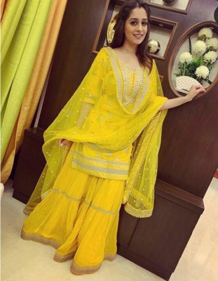 Rashami Desai, Dipika Kakar, and Adaa Khan: Top Actresses Who Look Glamorous In Yellow Outfits, See Pictures - 3