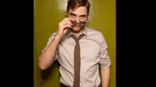 Robert Pattinson Look Stylish Pairing Glitter Tie With Formal Outfit