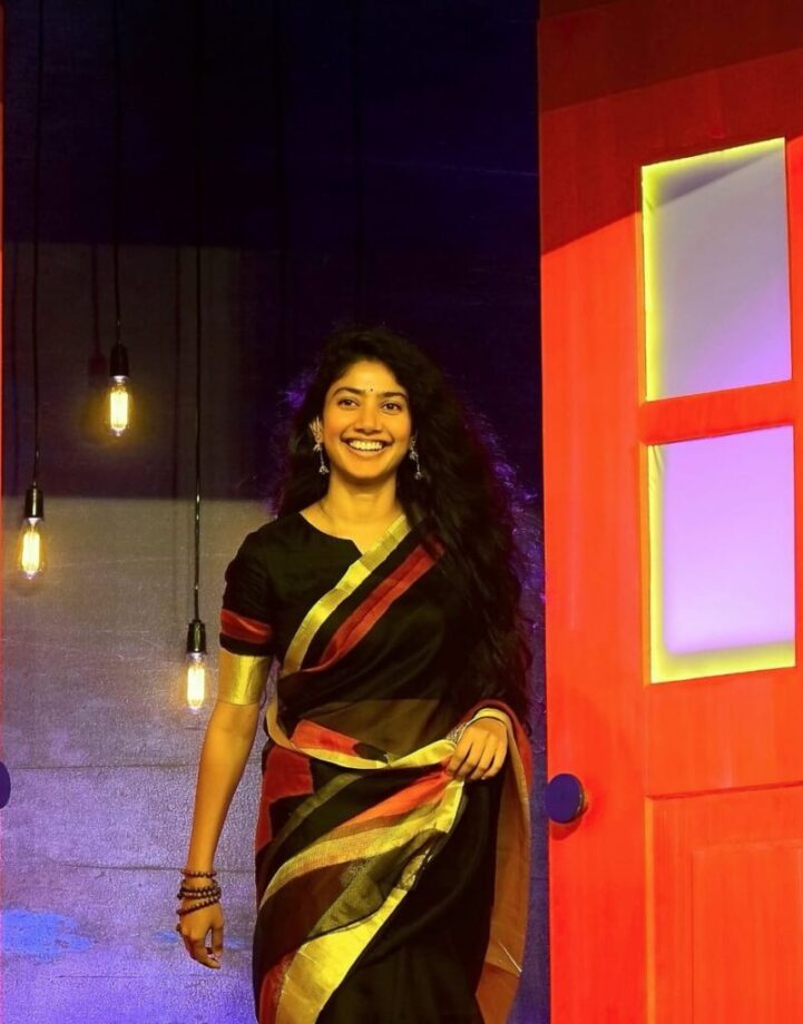 Samantha Akkineni, Sai Pallavi, Pranitha Subhash: Tollywood Divas Looking Sizzling Hot In Banarsi Saree; See Pictures - 1