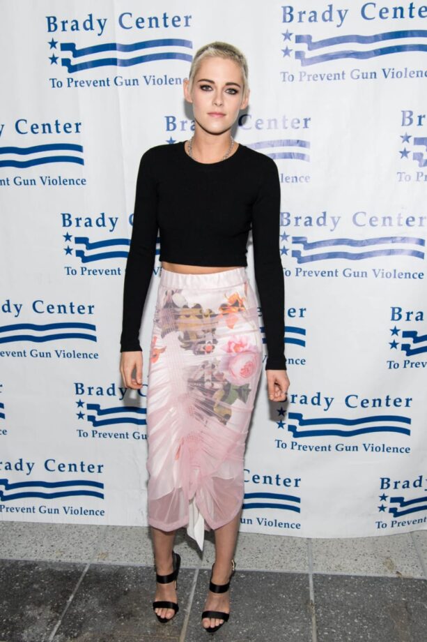 Scarlett Johansson, Emma Watson, Kristen Stewart: Upgrade Your Wardrobe With Floral Skirt This Summer - 2