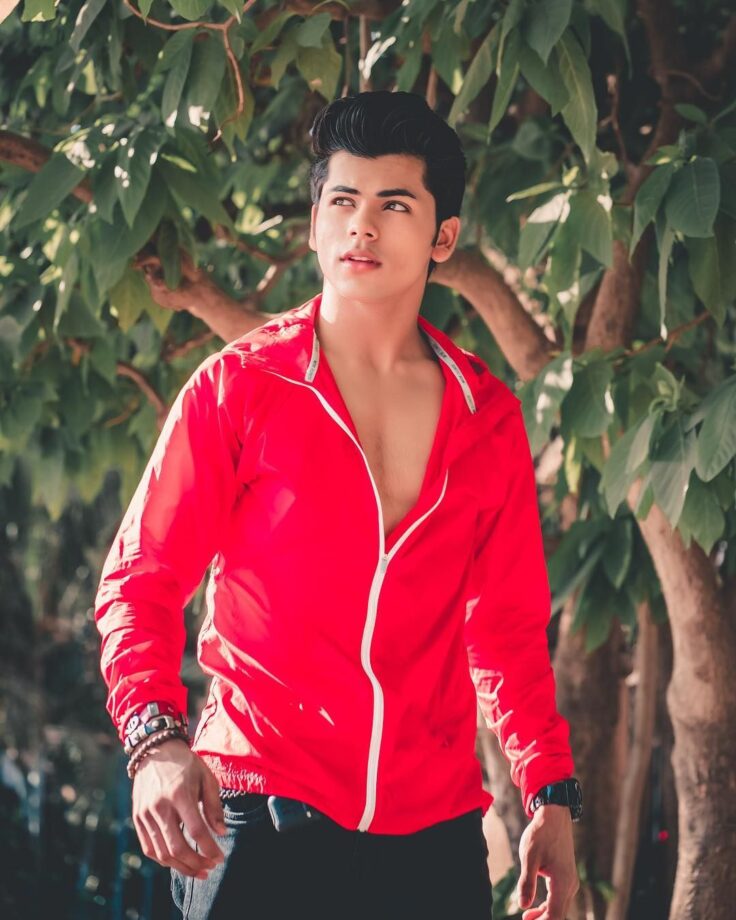 Siddharth Nigam Looks Hot In Funkiest Jackets, See Here - 0