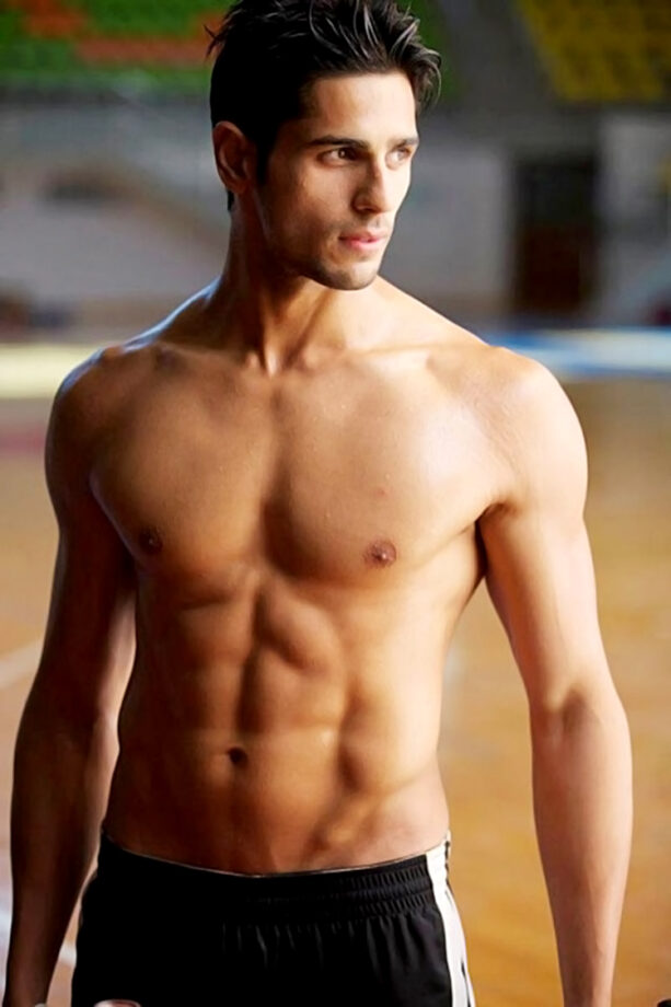 Sidharth Malhotra Looks Dazzling Hot In Shirtless Photos - 1