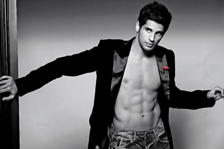 Sidharth Malhotra Looks Dazzling Hot In Shirtless Photos - 3