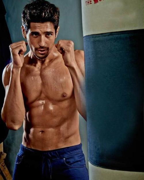 Sidharth Malhotra Looks Dazzling Hot In Shirtless Photos - 6